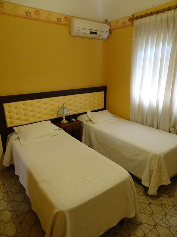 Mon Petit Hotel Villa Carlos Paz Room photo